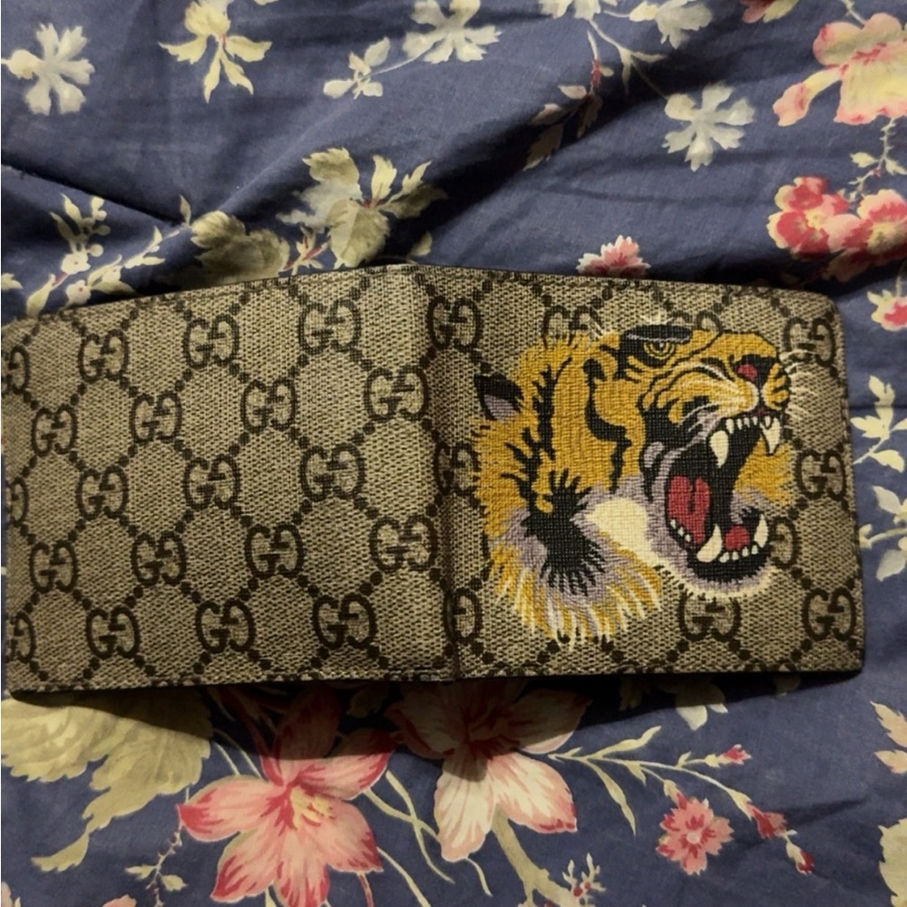 AUTHENTIC GUCCI WALLET
